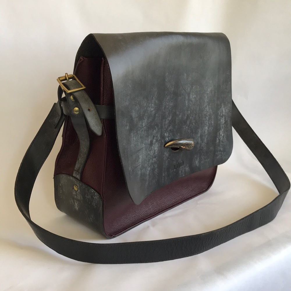 Leather Shoulder Bag / Messenger Bag for Unisex